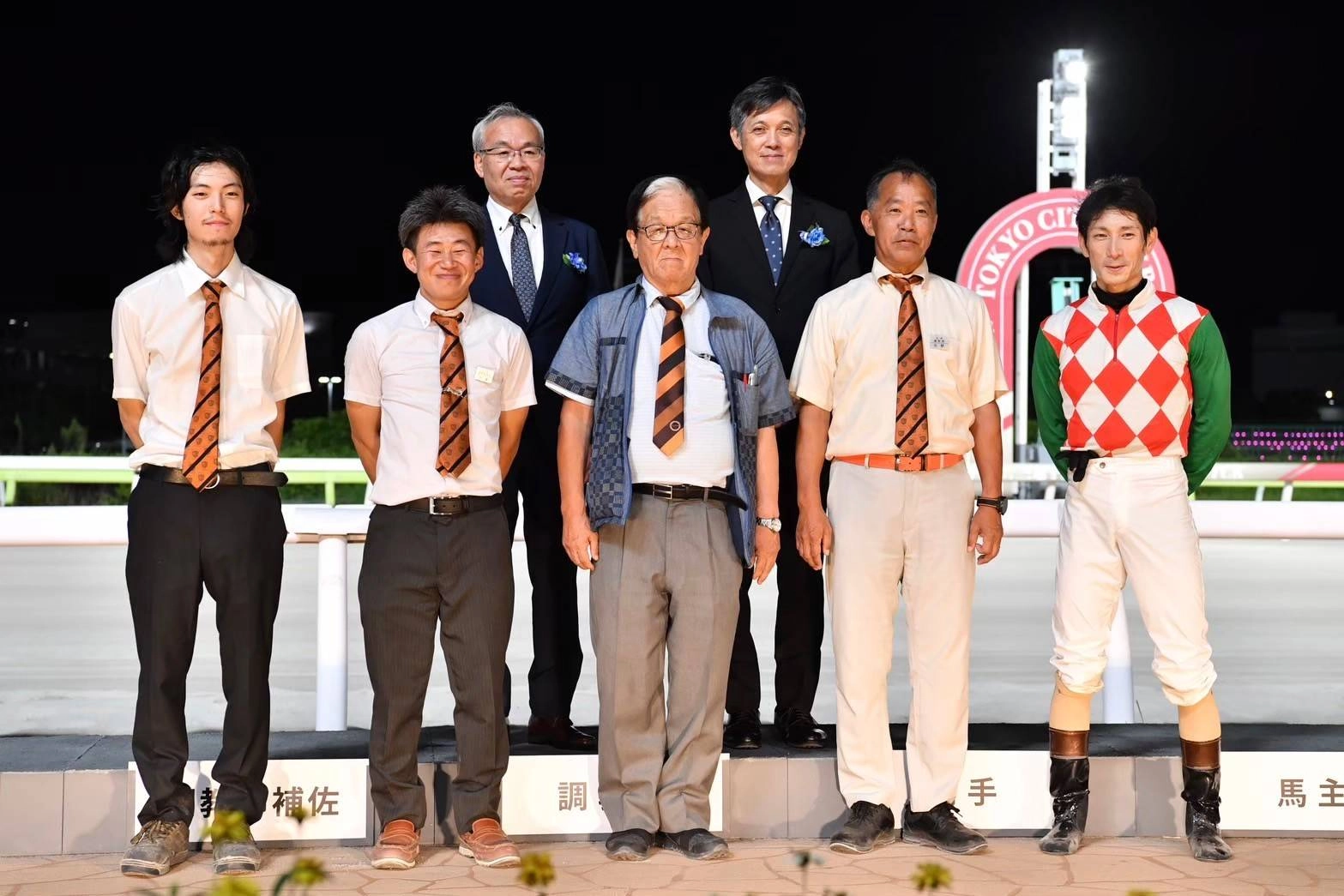 ナイター大井競馬場での社員写真